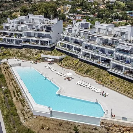 Vivi Homes - Pool, Golf & Terrace Apartament *