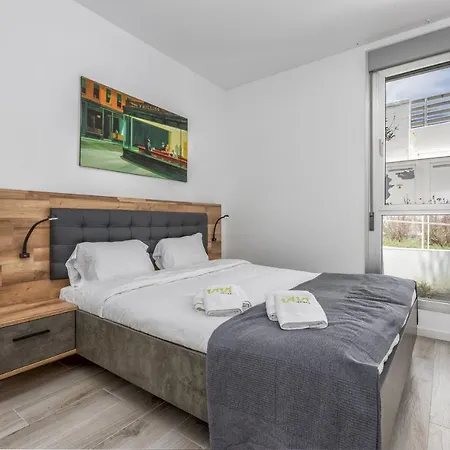 Vivi Homes - Pool, Golf & Terrace Appartement *