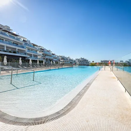 Vivi Homes - Pool, Golf & Terrace